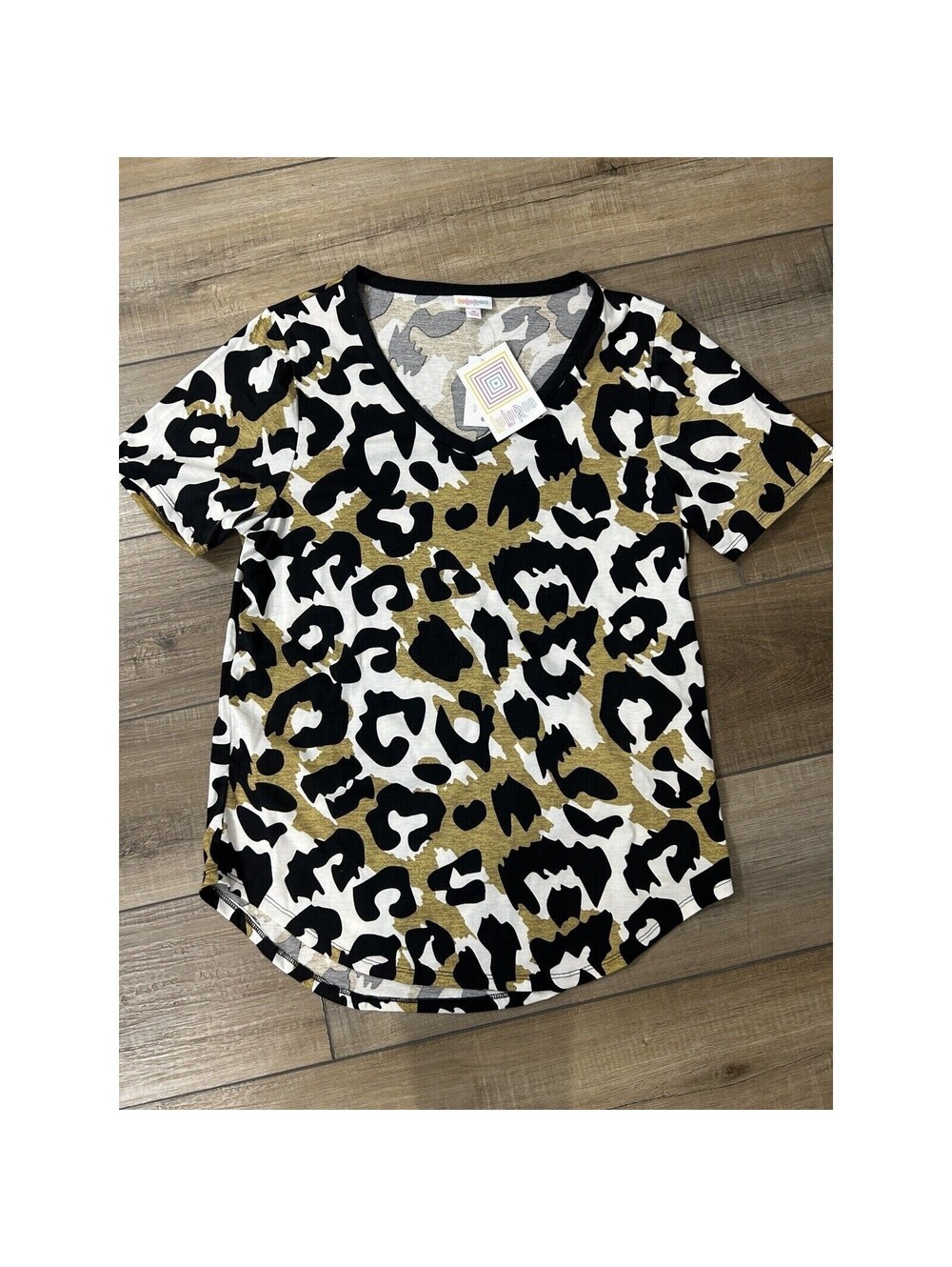 Lularoe Leopard Cheetah M Iris V Neck Shirt Animal Print Medium NEW HTF!